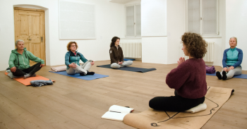 Yoga in galleria | “Il corpo della mente. Esercizi di cura e