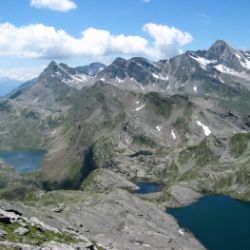 Escursione guidata ai Laghi di Sopranes con guida alpina