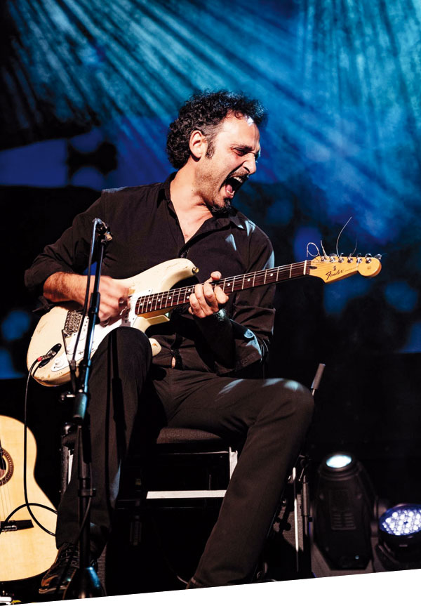 Manuel Randi, il “nomade” torna a casa - Il versatile chitarrista bolzanino in concerto l’11 gennaio all’Hotel Laurin