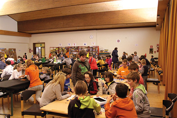 Scialdi plu che n juech Cie y chi ie pa la lia Trix? Na ciaculeda cun l presidënt