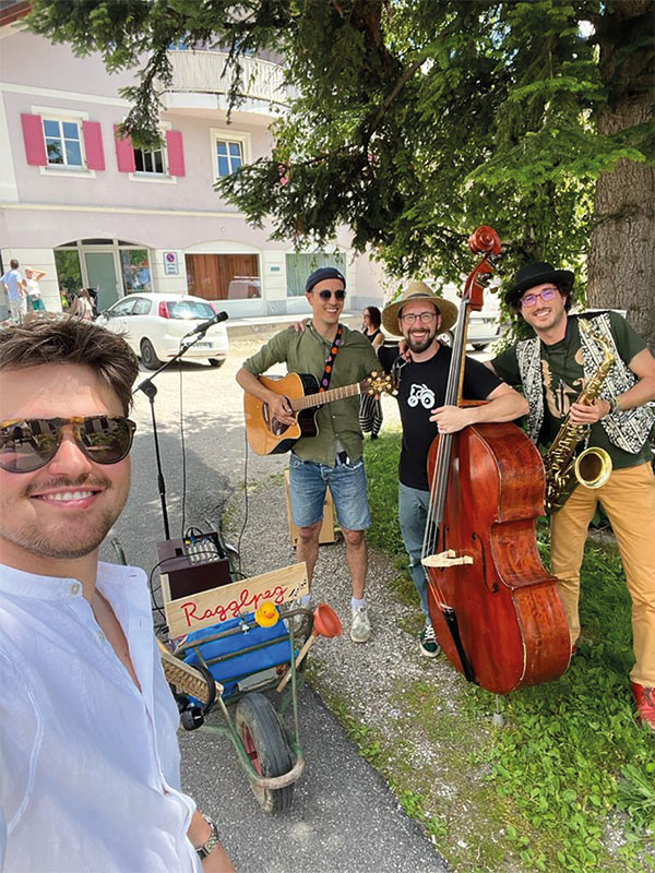 Die Südtiroler Band „Peppi und die Haislraggler“ und ihr Toilet-Pop