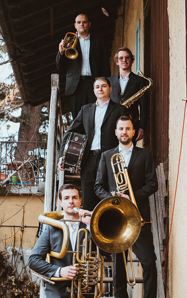 Cinque bizzarri semi di senape. Estate ricca di concerti per la brass band “Die seltsamen Senfsamen”