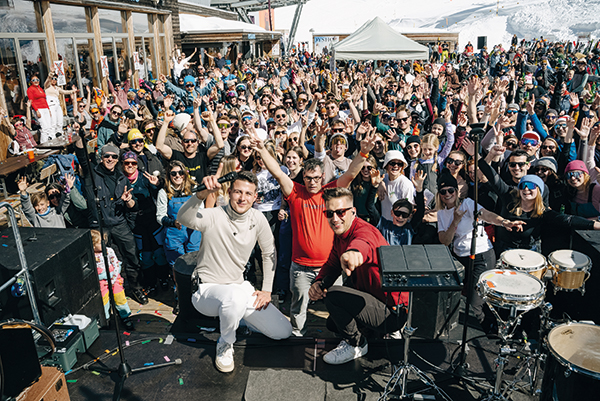 Cun l’armonica per l apres ski. Na ntervista per ti cialé al gran svilup dla cariera de Simon Rabanser
